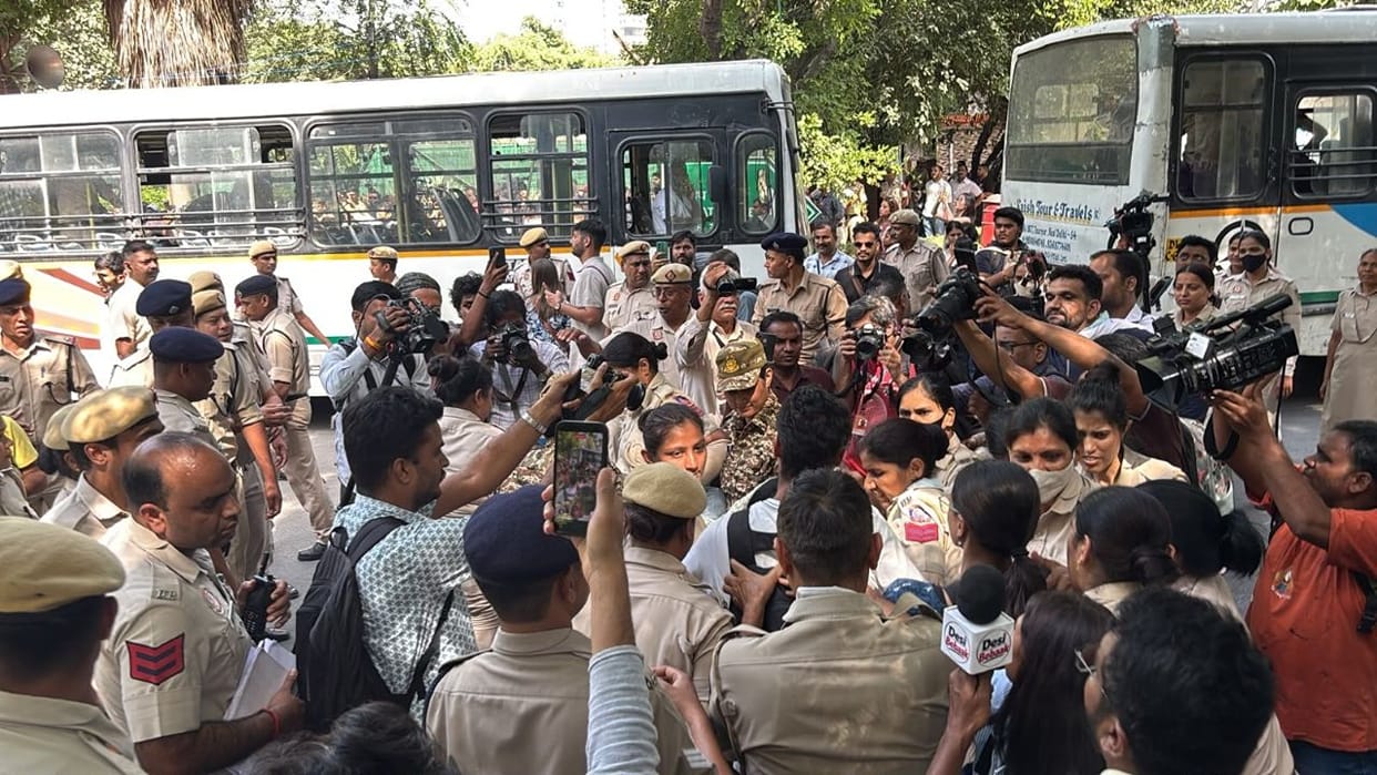 FIR registered against three individuals for protesting against Chief Election Commissioner