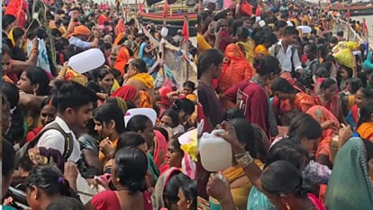 जितिया पर गंगा घाटों पर उमड़ा आस्था का सैलाब,