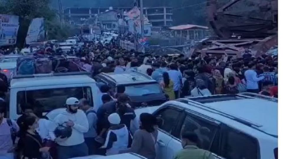 Crowds of devotees gathered at Kainchi Dham