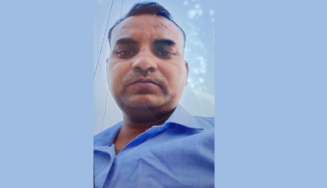 Kanpur Tractor trolley runs over bike on highway DCM owner suffers gruesome death villagers nab the driver
