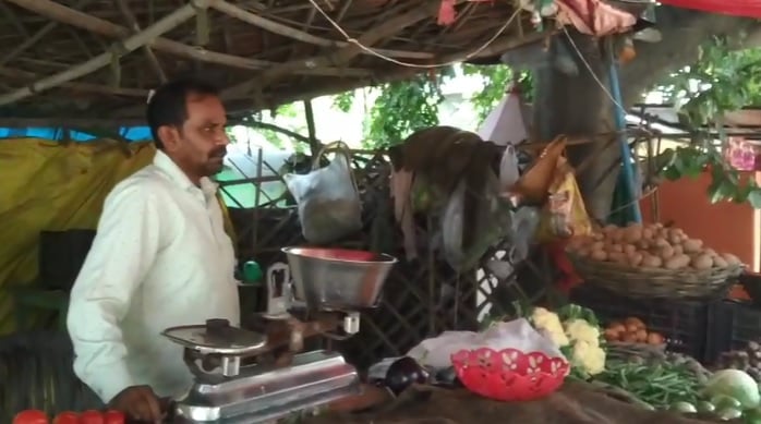 कानपुर: बारिश से बिगड़ा रसोई का बजट, फिर महंगी हुईं हरी सब्जियां, टमाटर का अर्धशतक…धनिया 300 पार, पढ़ें डिटेल