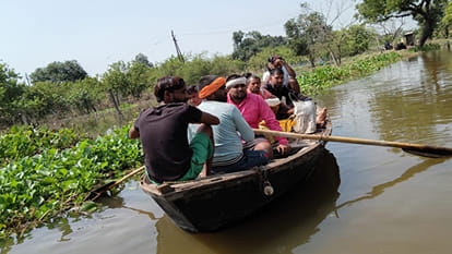 Kanpur: Ganga water enters hamlets of Khyora Katri again