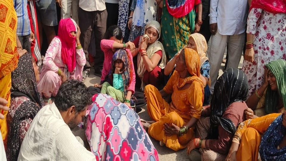 Mother of missing daughter commits suicide; family protests at police station with the body