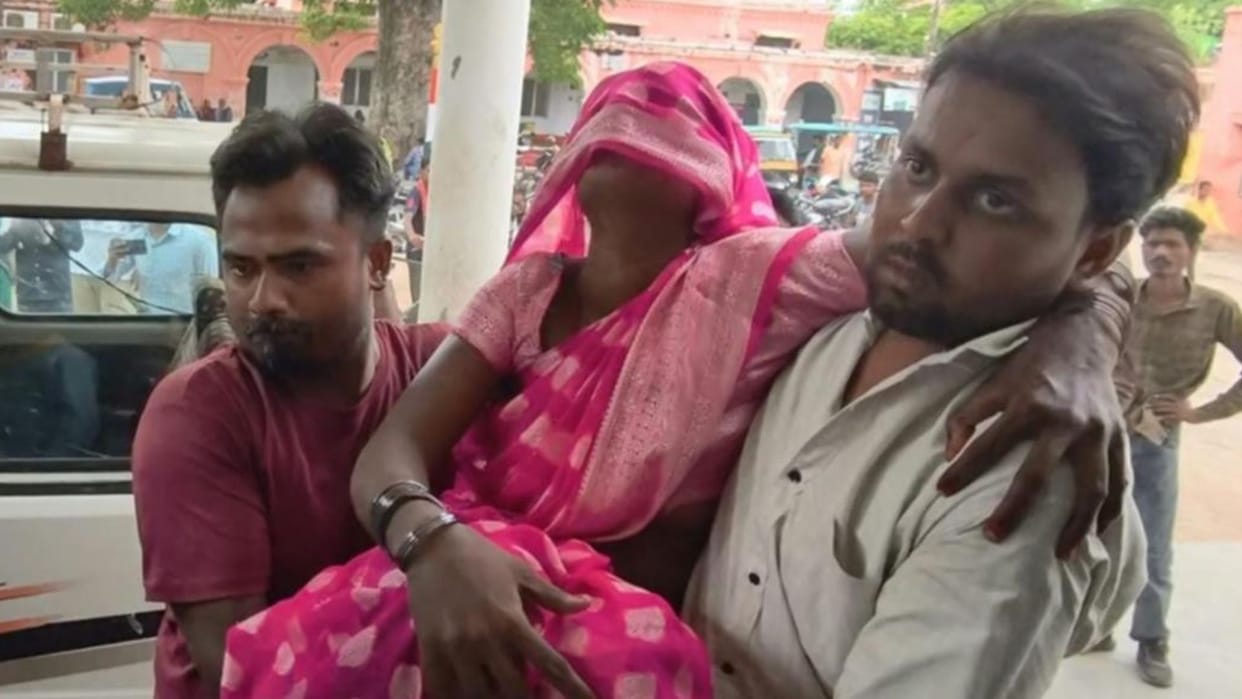 women and children fall ill after eating Litti-Roti two patients sharing bed complaints of dizziness