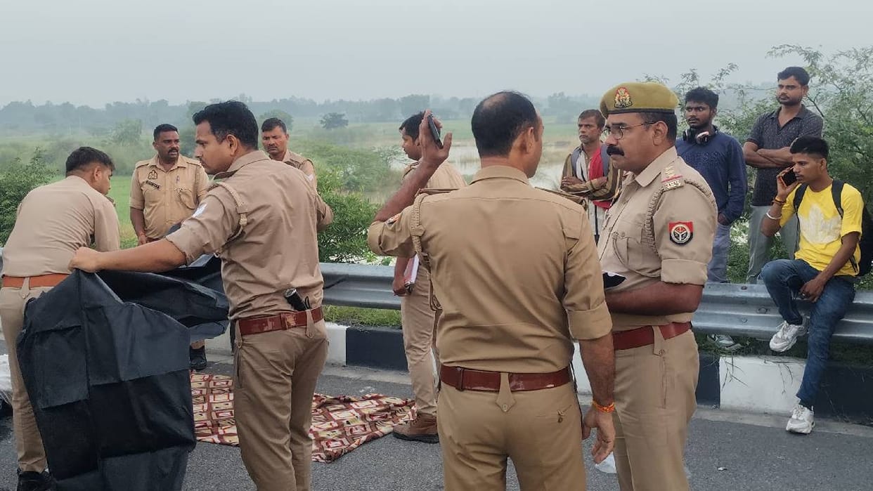 UP: Truck collides with double-decker bus on expressway in Barabanki; two drivers killed, four passengers inju