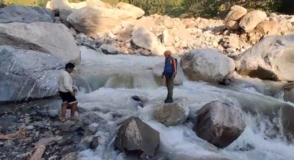 Accident on Madmaheshwar trek Youth from Mathura drowns while bathing in river