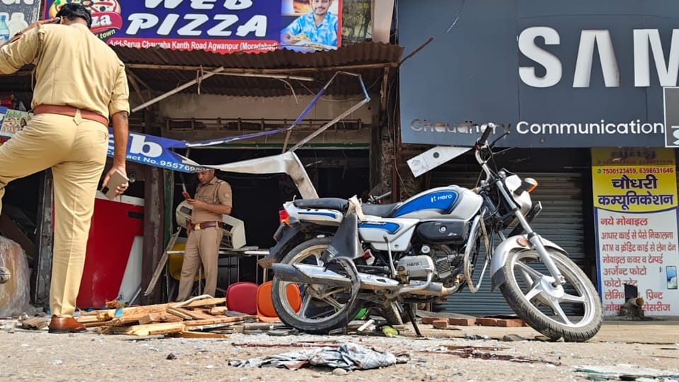 Explosion at a pizza restaurant in Moradabad, walls cracked, shutters blown off