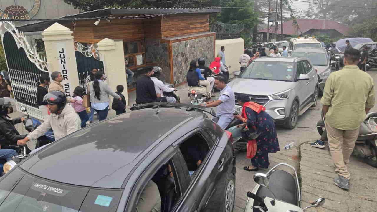 Uttarakhand packed with tourists on holiday Mussoorie Rishikesh Nainital Kainchi Dham jammed Watch Photos