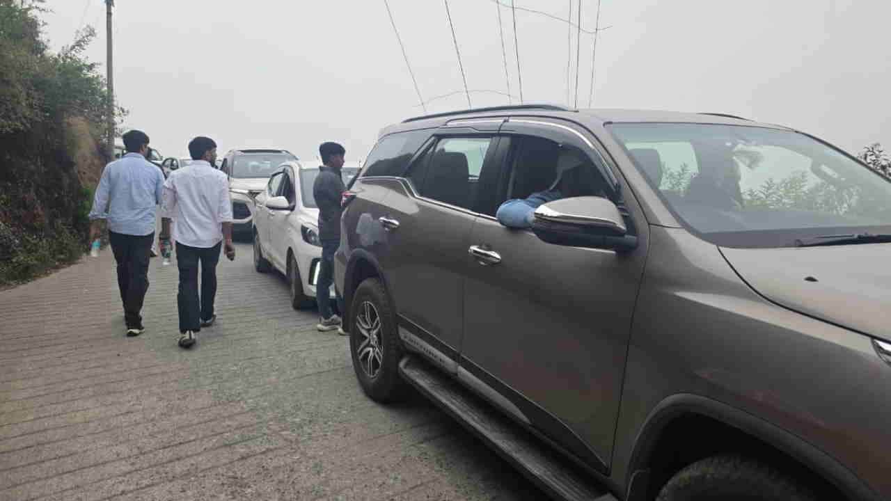 Uttarakhand packed with tourists on holiday Mussoorie Rishikesh Nainital Kainchi Dham jammed Watch Photos