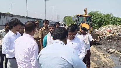 Kanpur: Municipal Commissioner inspects roads and repair work