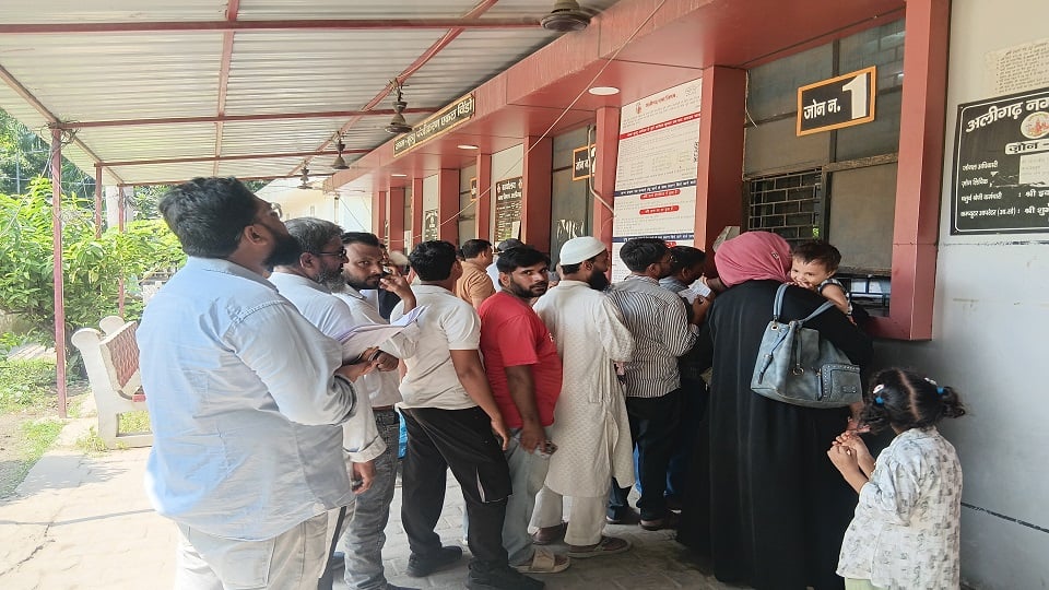 महीनों से भटक रहे: ऑनलाइन आवेदन, ऑफलाइन परेशानी, जन्म-मृत्यु प्रमाणपत्र के लिए निगम के चक्कर काट रहे आवेदक