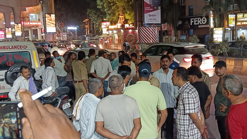 एलएलबी छात्रा की मौत: आरोपी की गिरफ्तारी की मांग को लेकर तीन घंटे से अड़े परिजन, पोस्टमार्टम में हंगामा