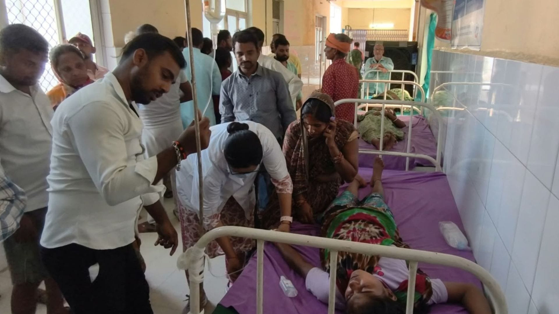 women and children fall ill after eating Litti-Roti two patients sharing bed complaints of dizziness