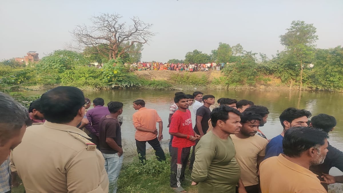 बरेली में हादसा: नकटिया नदी में बाइक समेत गिरे तीन युवक, एक की डूबकर मौत
