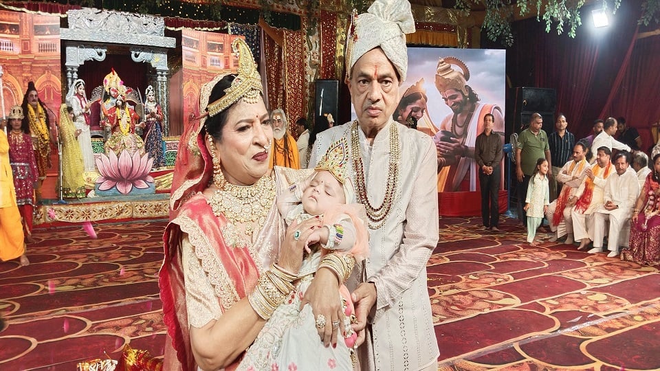 रामलीला 2026: घड़े से हुआ जानकी का प्राकट्य, जनक-सुनयना ने बांटी मिठाई; मिथिला नगरी में छाया उल्लास