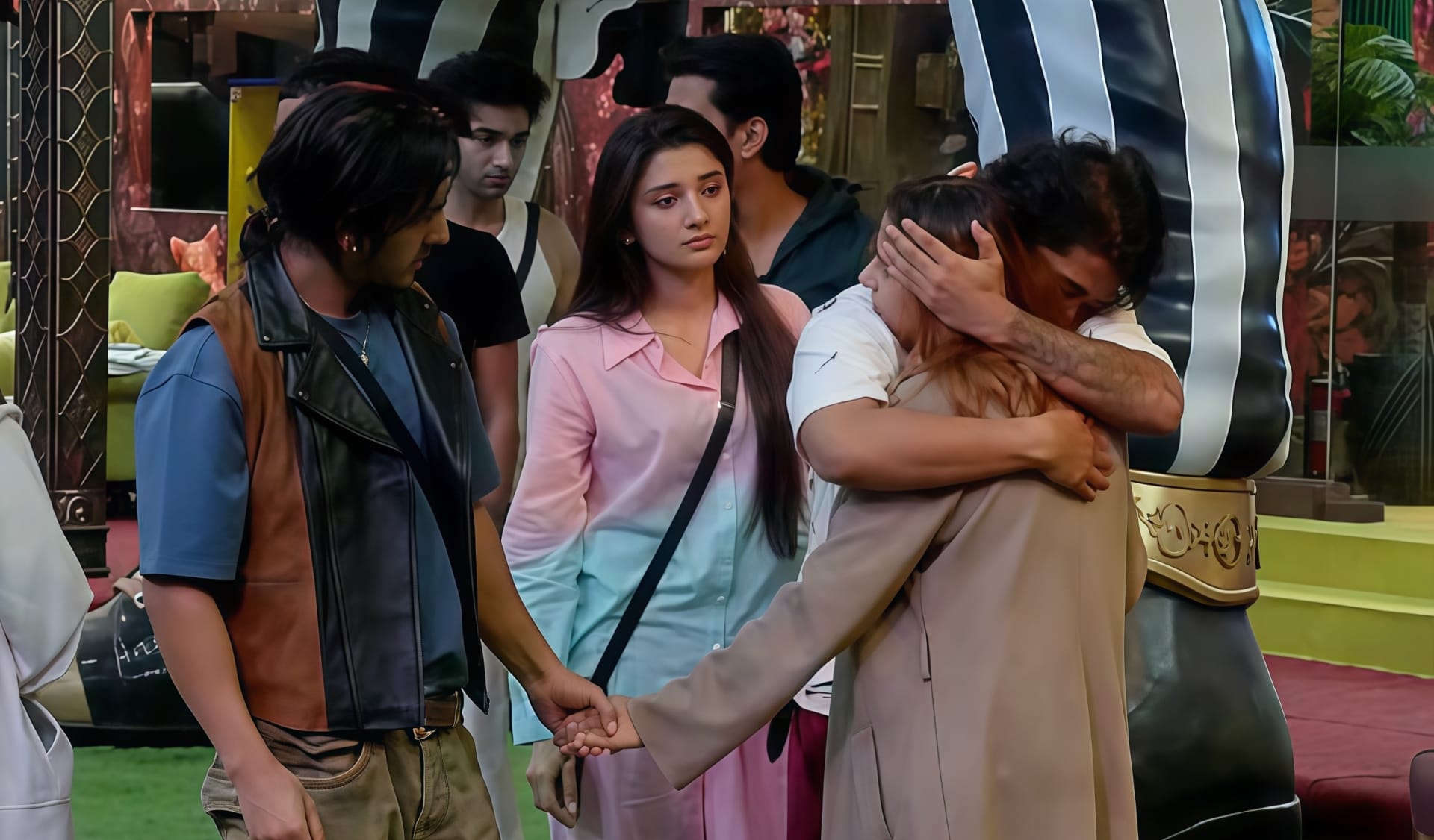 Bigg Boss 20 Manoj Tiwari Daughter Rhiti Evicted From Salman Khan Show Qazi Touqeer Uditi Singh Captain