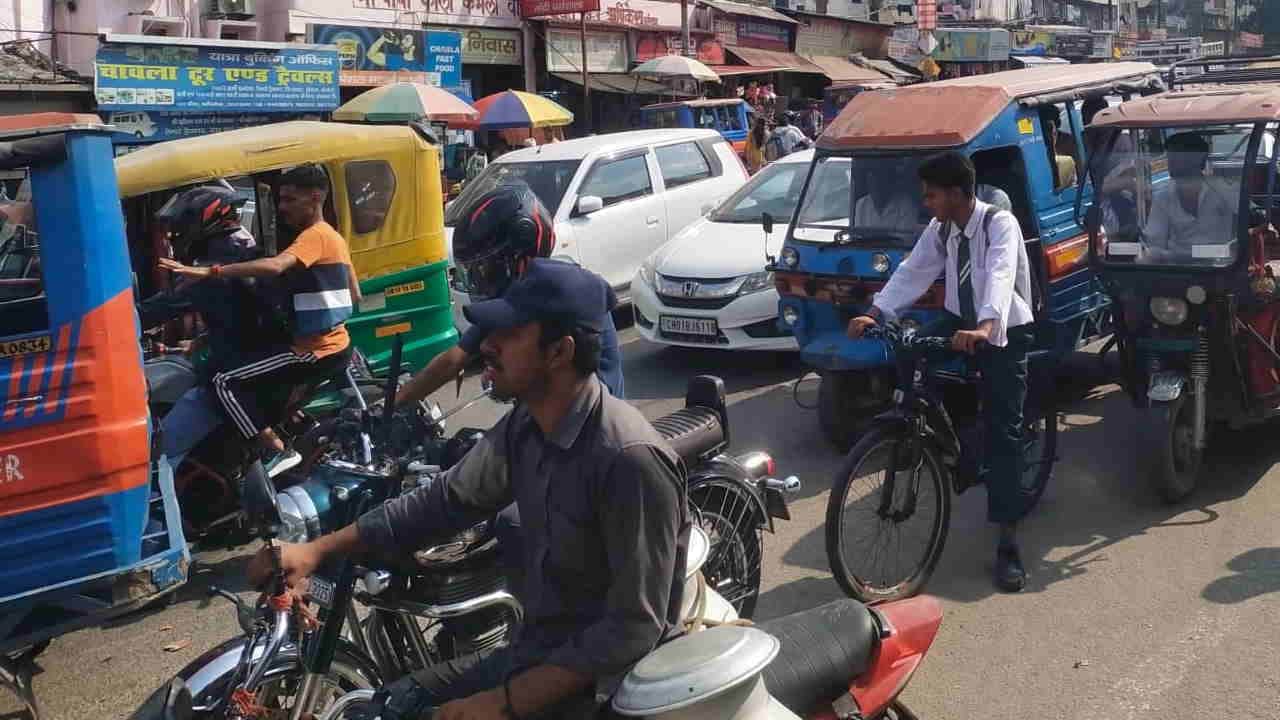 Uttarakhand packed with tourists on holiday Mussoorie Rishikesh Nainital Kainchi Dham jammed Watch Photos