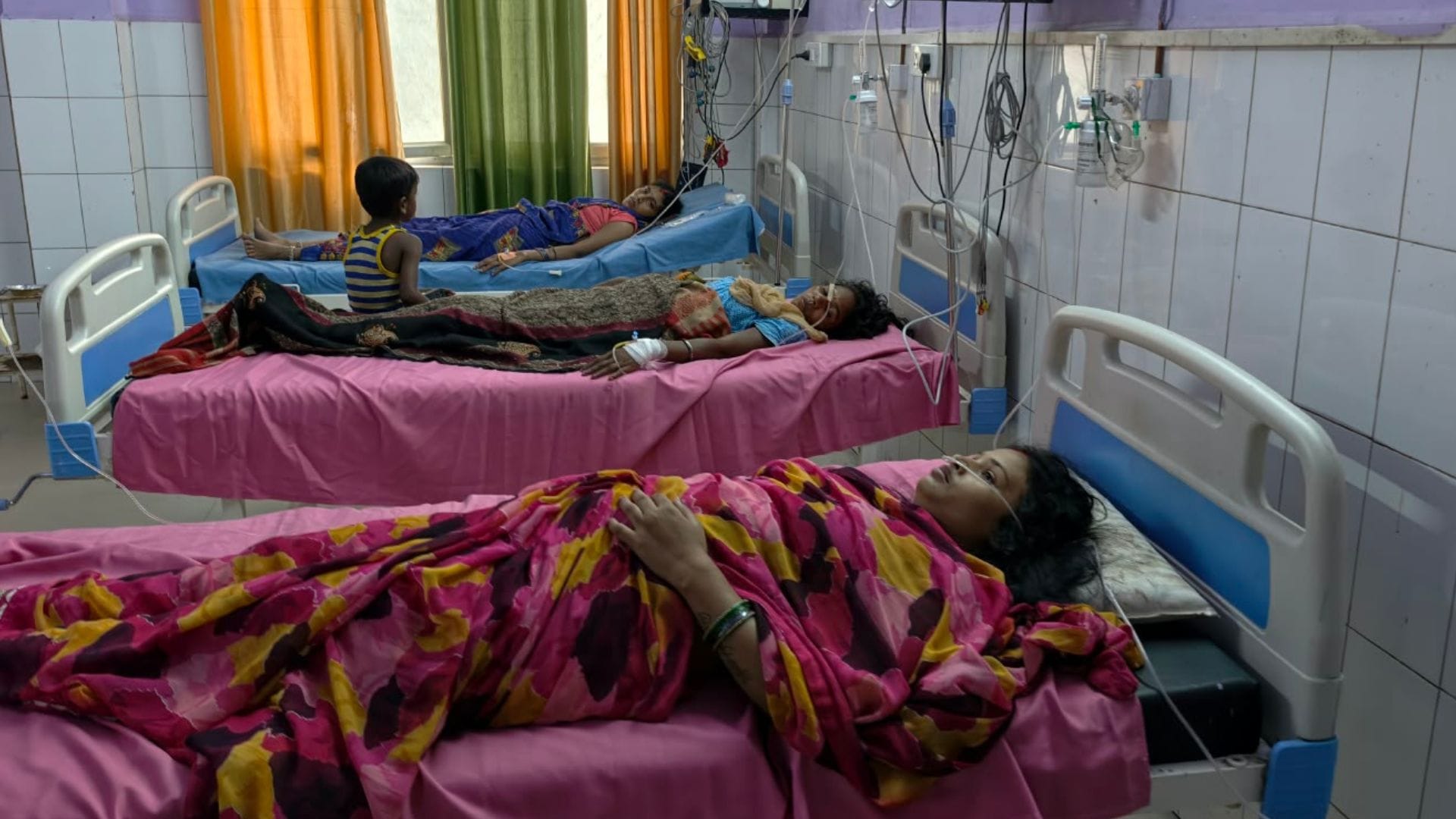 women and children fall ill after eating Litti-Roti two patients sharing bed complaints of dizziness