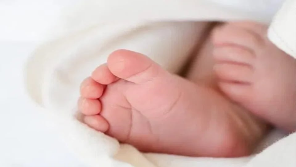 बागपत: एक दिन की नवजात बच्ची की मौत, परिजनों पर हत्या का शक, पुलिस ने पोस्टमार्टम के लिए भेजा शव