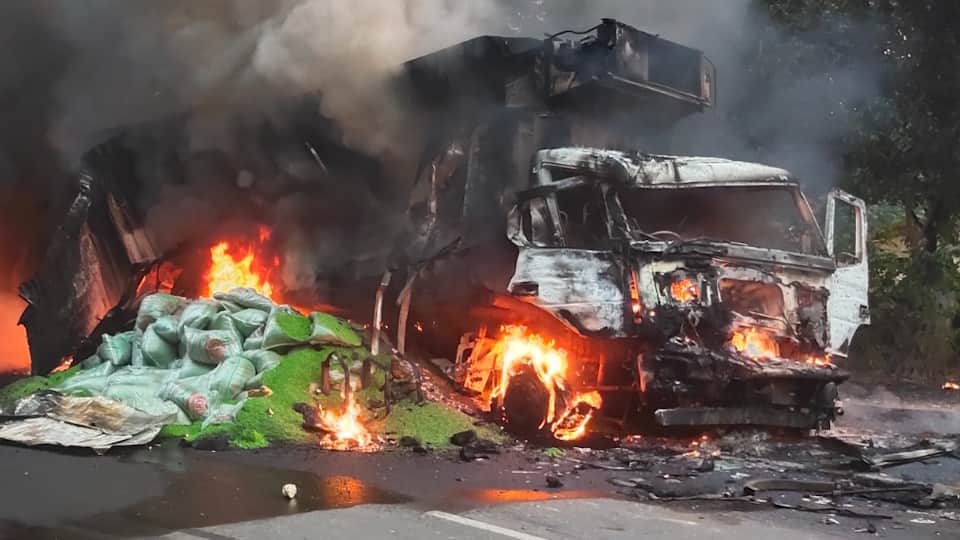 Dumper and container catch fire after collision on Agra-Aligarh National Highway; uncle and nephew burnt alive