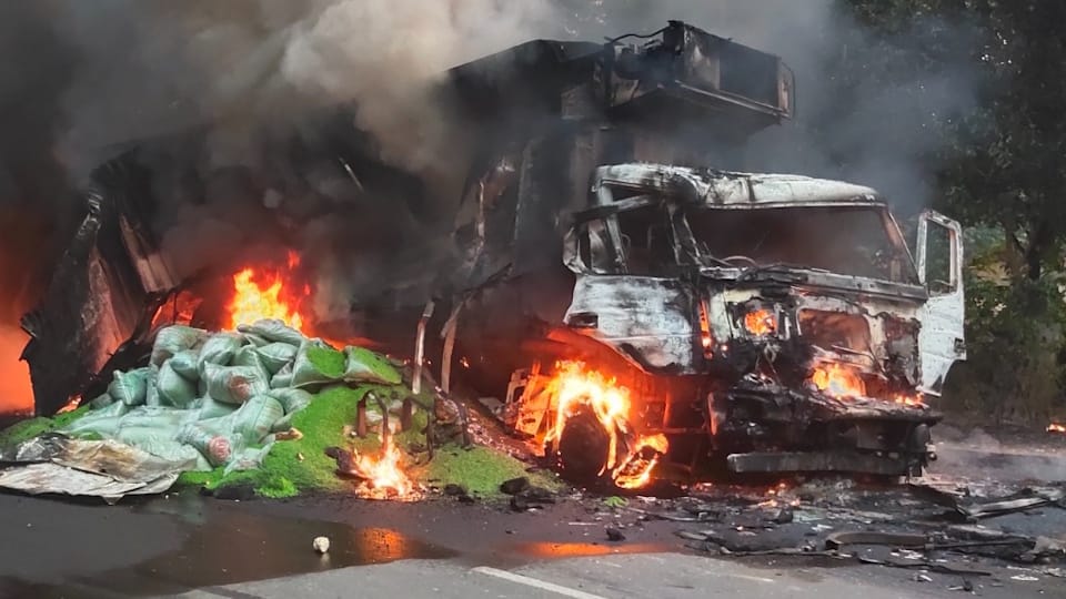 Dumper and container catch fire after collision on Agra-Aligarh National Highway; uncle and nephew burnt alive