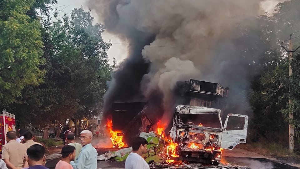 Dumper and container catch fire after collision on Agra-Aligarh National Highway; uncle and nephew burnt alive