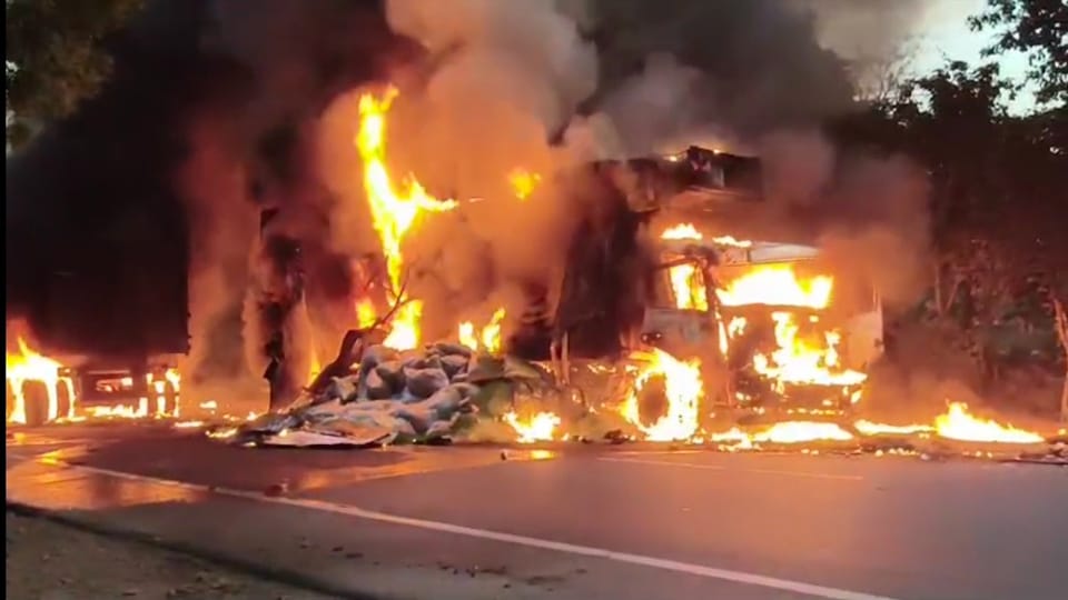 Dumper and container catch fire after collision on Agra-Aligarh National Highway; uncle and nephew burnt alive