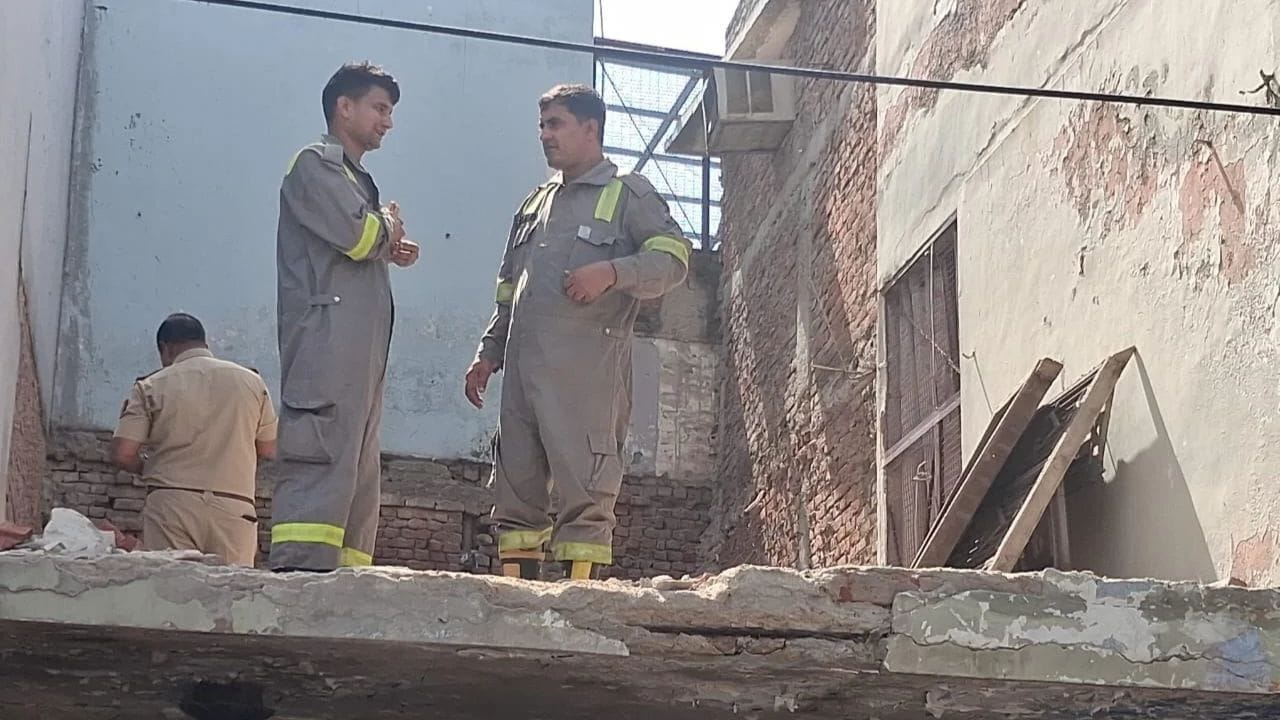 ब्रह्मपुरी मोहल्ले में मरम्मत के दौरान हुआ हादसा
