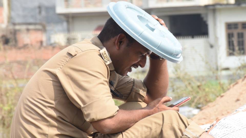 photos reveal terrifying scale of floods in Lucknow tears welled up in people eyes moment they received relief