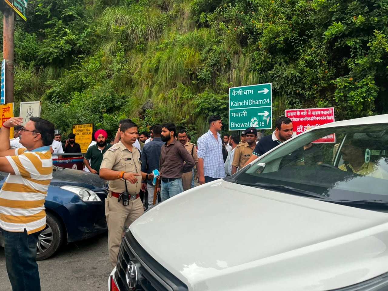 Tourists Huge Crowd in Uttarakhand Nainital Mussoorie Kainchi Dham On Weekend Long Traffic Jam