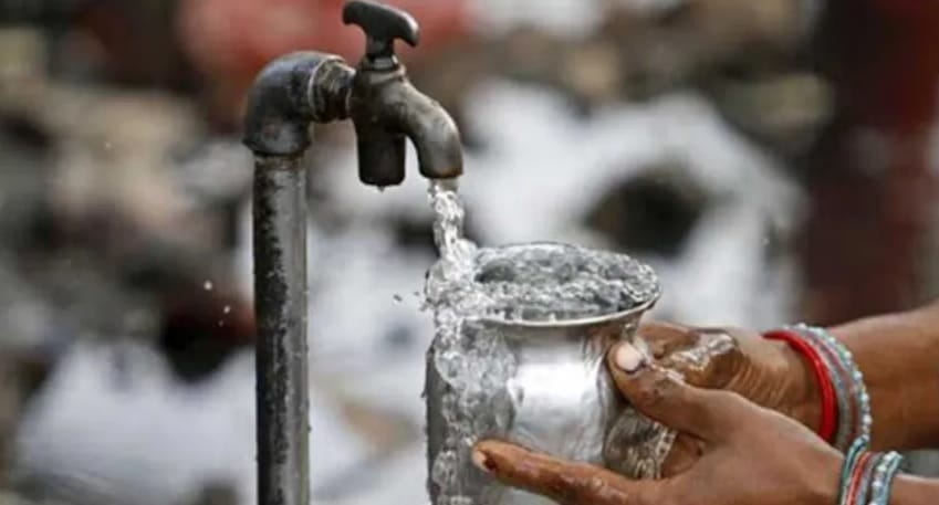 Water crisis in Kanpur Supply halted in Juhi Kalan for a week chaos in four colonies demand for tanker supply