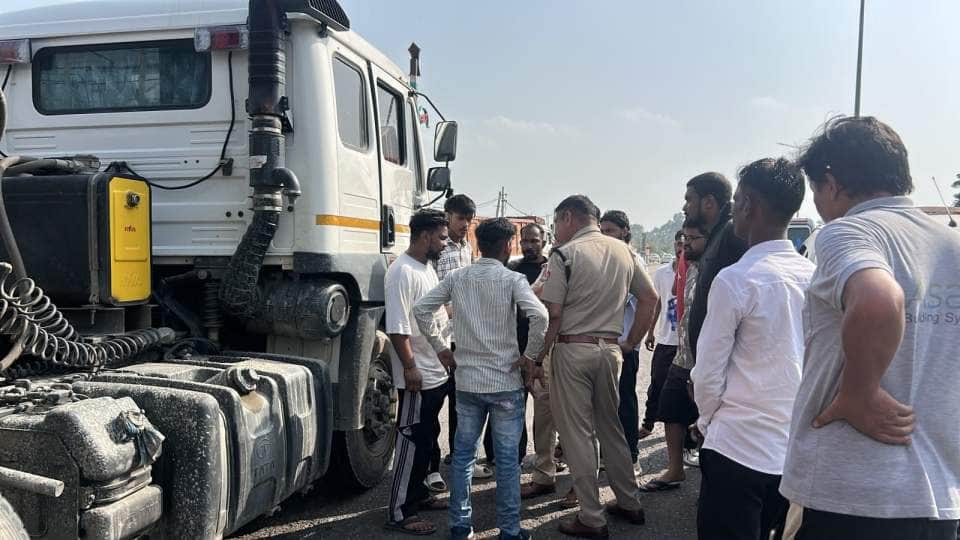 Dumper runs over couple on national highway in Karnal