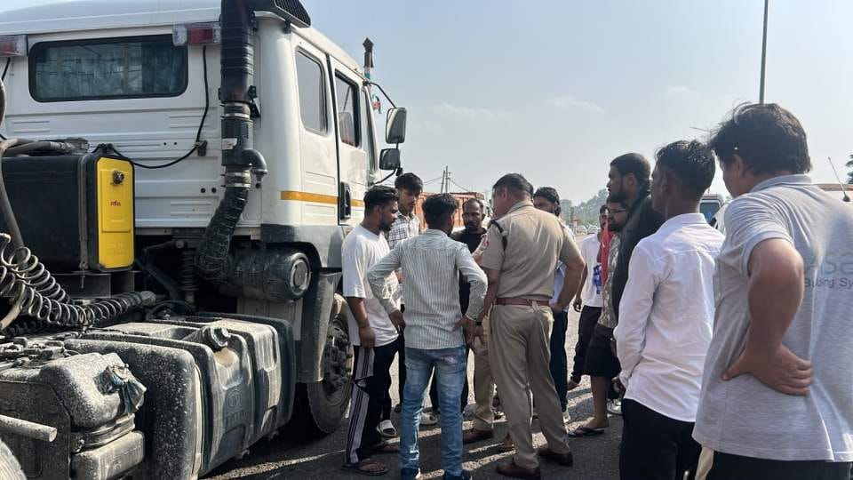 Dumper runs over couple on national highway in Karnal