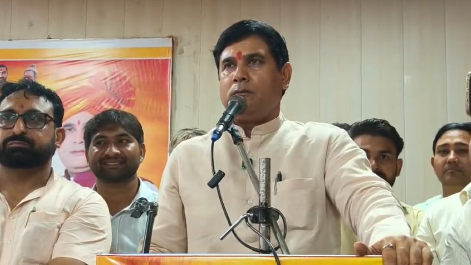 यूपी: विधायक नंद किशोर गुर्जर का विवादित बयान, बोले- हिंदू गुर्जर युवा से शादी करें इकरा हसन, फिर मानेंगे बेटी