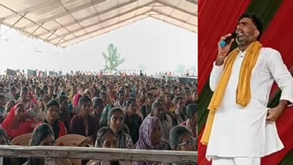 कार्यक्रम में उपस्थित लोग और बोलते अतुल प्रधान।