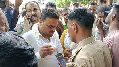 Kanpur: Uproar over law student's body; last rites performed only after accused was jailed