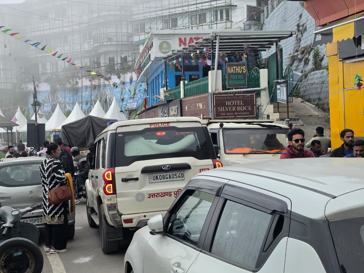Tourists Huge Crowd in Uttarakhand Nainital Mussoorie Kainchi Dham On Weekend Long Traffic Jam