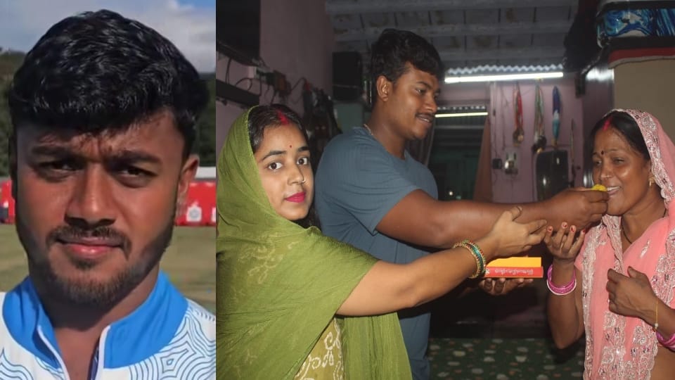 नीरज की फाइल फोटो और खुशी मनाते परिजन।