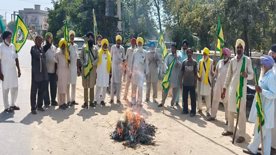 Bharatiya Kisan Union staged a protest against the police and the govt