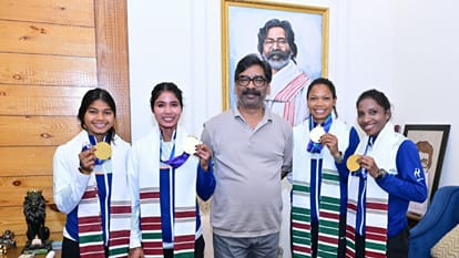 सीएम सोरेन के साथ विजेता खिलाड़ी