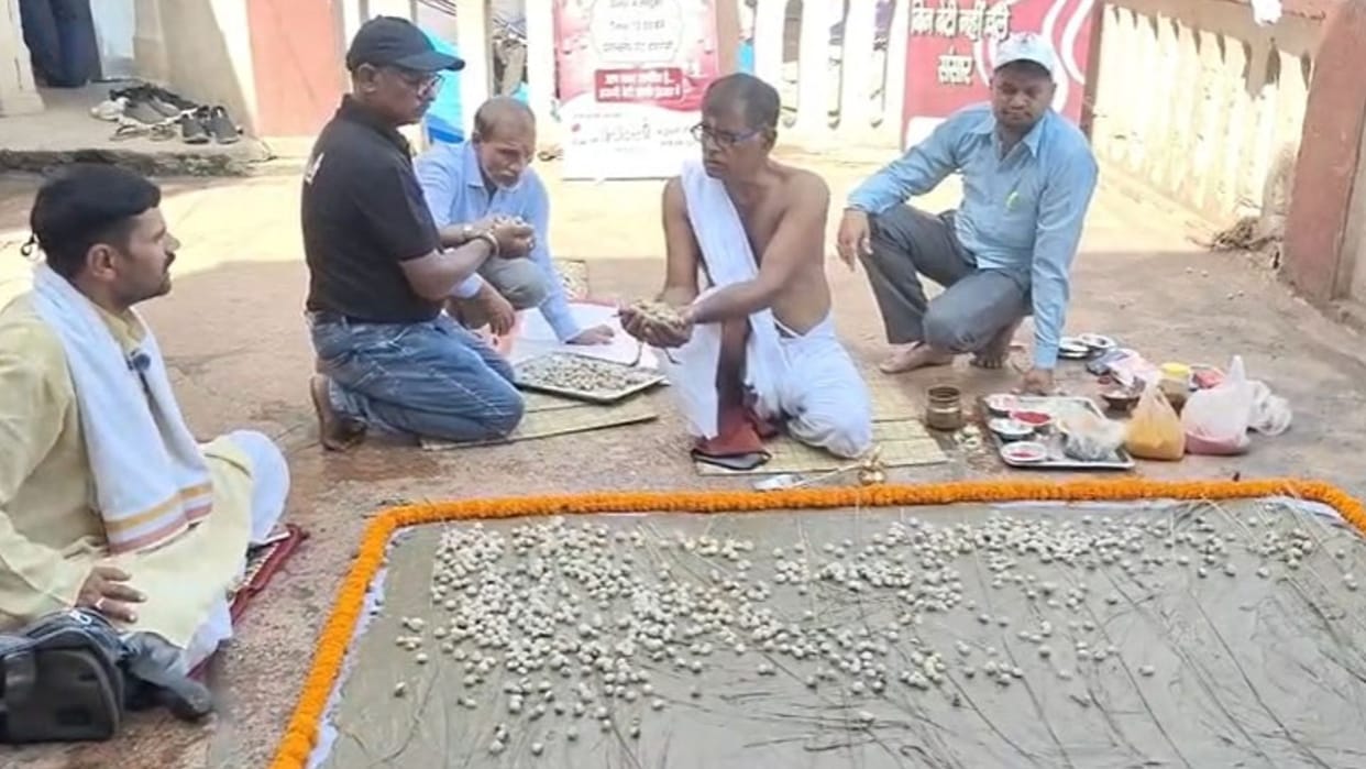 Pind Daan 10000 unborn daughters Tarpan, Panchabali, Brahmin feast in Kashi appeal against female foeticide