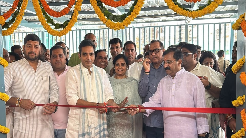 नोएडा: विधायक पंकज सिंह ने मेट्रो के सेक्टर 52-51 स्काईवॉक का किया लोकार्पण, 36.90 करोड़ रुपये से हुआ निर्माण
