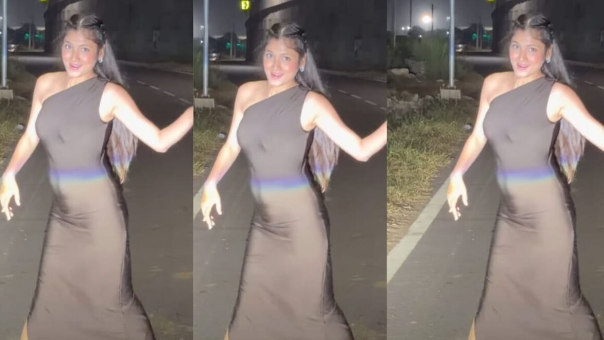 viral girl dance on highway midnight car headlights pyar aa gaya re song viral dance on internet