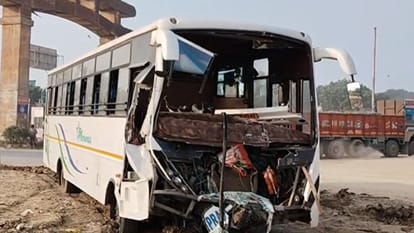 अयोध्या जा रही बस ट्रक से टकराई।