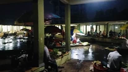 Amar Ujala News Impact : Raipur Municipal Corporation shifted Bhatagaon Haat Bazaar without basic amenities
