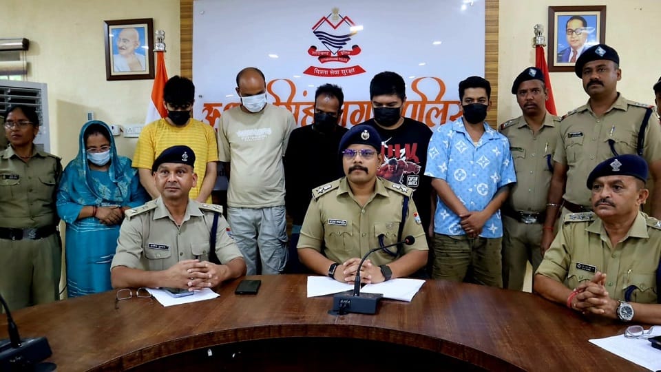 Pulbhatta police arrested six drug smugglers