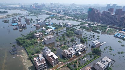 Flood in many areas including Faizullaganj of Lucknow
