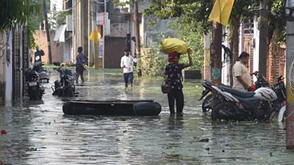 Flood in many areas including Faizullaganj of Lucknow