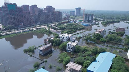 Flood in many areas including Faizullaganj of Lucknow