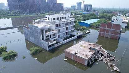 Flood in many areas including Faizullaganj of Lucknow